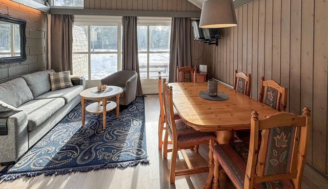 Lovely home in Ljørdalen with kitchen