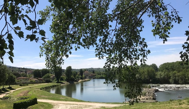 Lovely new cheaper flat located in Florence with free parking