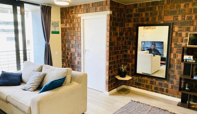 Lovely open and sunny 2 bedroom apartment