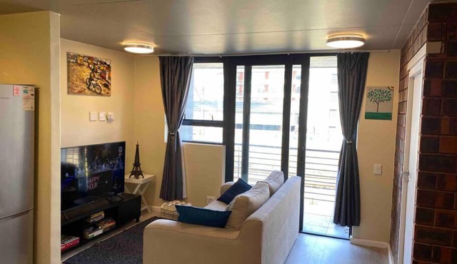Lovely open and sunny 2-bedroom apartment