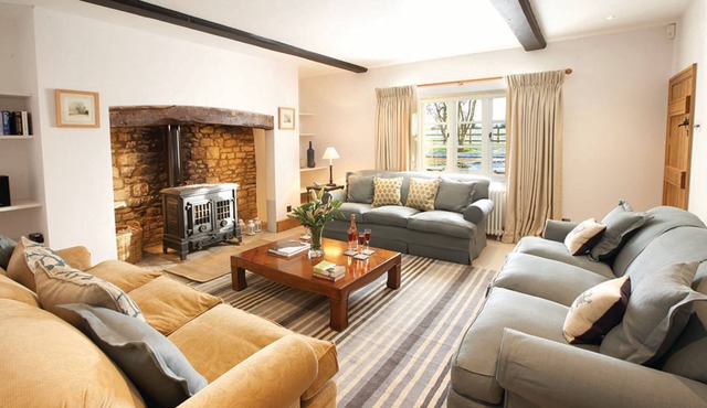 Lower Farmhouse - a charming farmhouse sleeping 10 guests