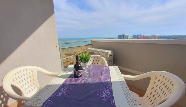 Lunch with a breathtaking view! Beachfront apartment in the center of Lido di Pomposa