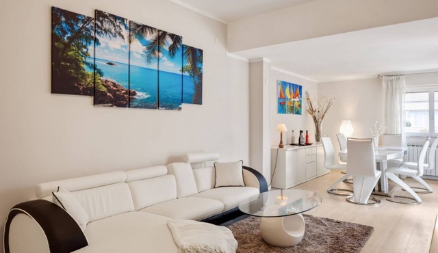 Luni Mare Bright Terrace Flat With Parking