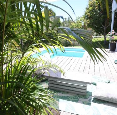 Lush Spacious Family Home between Beach & Town