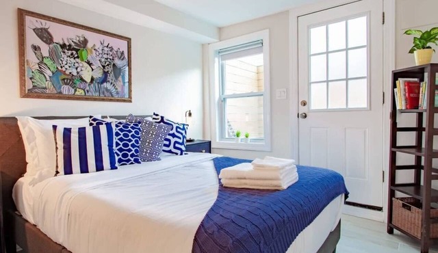 Lux CoHi Cove - Walk to METRO Sub Shopping & More
