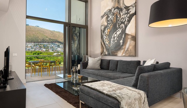 Lux Elegance in Heart of Mouille Point