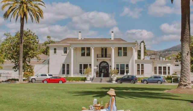 Luxe Napa Escape | King Bed Near Top Wineries