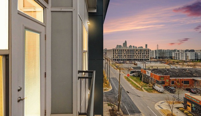 Luxe NoDa Oasis King Bed City View Balcony Free Parking