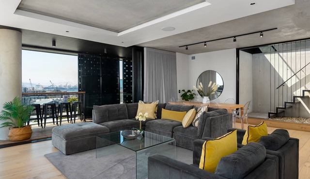 Luxe Penthouse - Private Entertainment Area