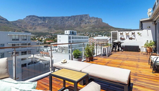 Luxurious 2-Bedroom Penthouse with Stunning Views in Central Cape Town