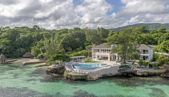 Luxurious 8 Bedroom Oceanfront Villa in Hermosa Cove, Ocho Rios