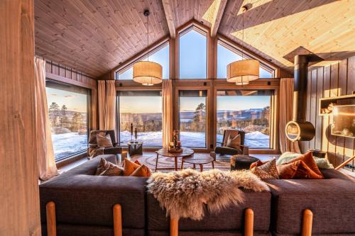 Luxurious Mountain Lodge