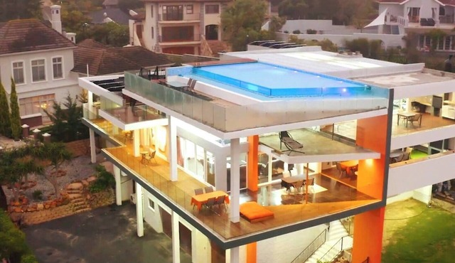 Luxurious Villa ~ Rooftop Pool ~ Stunning Views!