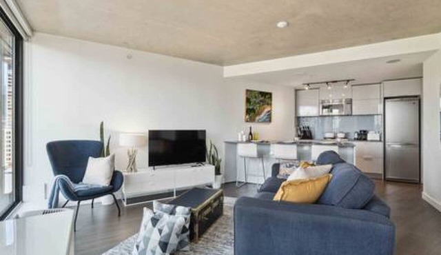 Luxury 1BR Condo, Downtown Vancouver!