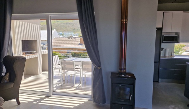 Luxury 2 Bed Apartment with rooftop terrace, 3 balconies, mountain & sea views.