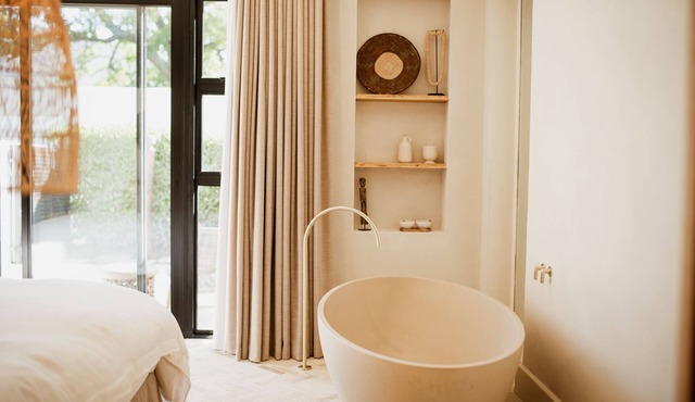 Luxury 2 Bed Farmhouse - The Stable Villa at Maison