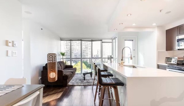 Luxury 2-bedroom condo beach side Yaletown
