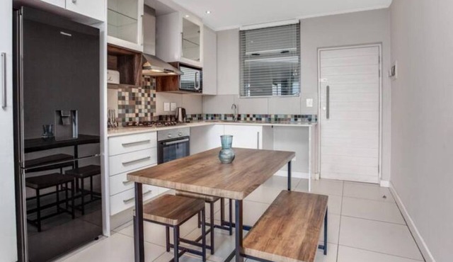 Luxury 2 BR Apt/Heart of Rosebank/Apex Apartments