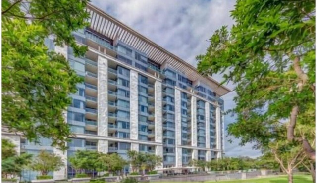 Luxury 2BR Embassy Towers Apartment and spa. Sandton.