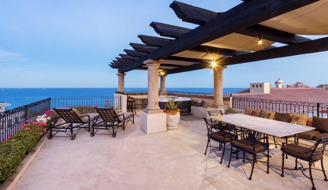 Luxury 2br Penthouse, Expanded Terrace and Private Hot Tub!