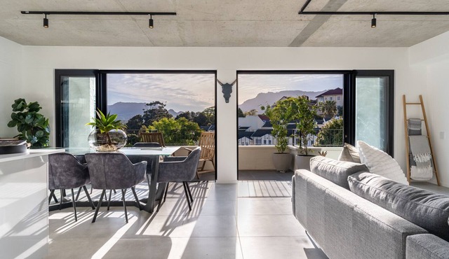 Luxury 3 bedroom apartment at the Alphen Glen