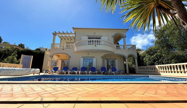 Luxury 4 bedroom villa with private pool, golf and beach within 5 mins