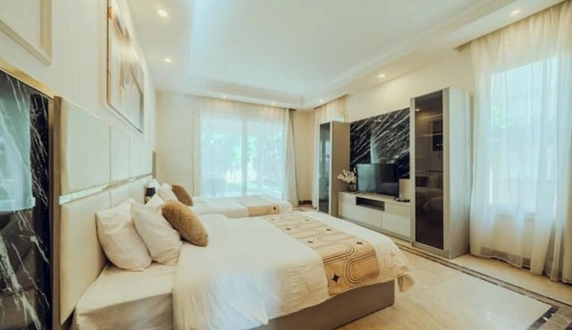 Luxury 5BR Villa with Private Pool & Jacuzzi Overlooking New Cairo Golf Course