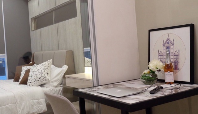 Luxury Apartment ,1BR,Pool,Gym, 6mins to BTS Phayathai ,Rooftop Garden