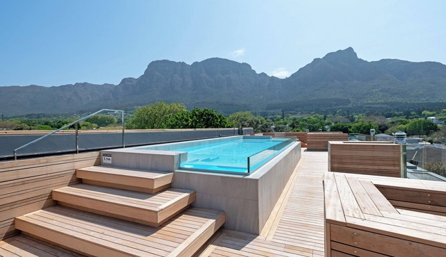 Luxury Apartment in Newlands Cape Town - Streamside tranquility