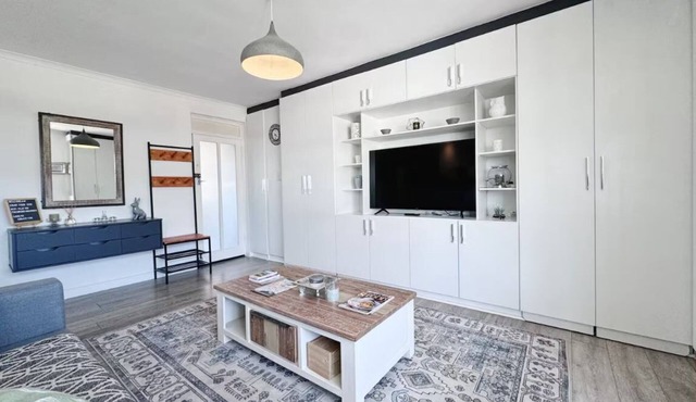 Luxury apartment on the doorstep of The Waterfront.