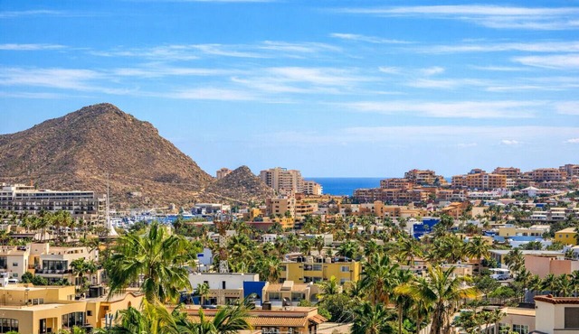 Luxury Cabo Studio | Rooftop Pool, Hot Tub & Walk to Beach
