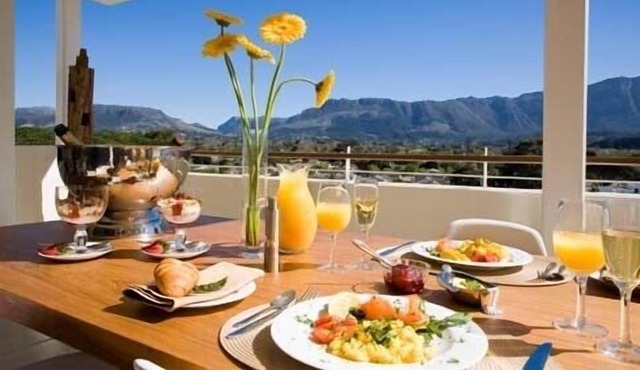 Luxury CONSTANTIA CAPE TOWN Apartment , Mountain View , Satelite TV, Gym , Wifi