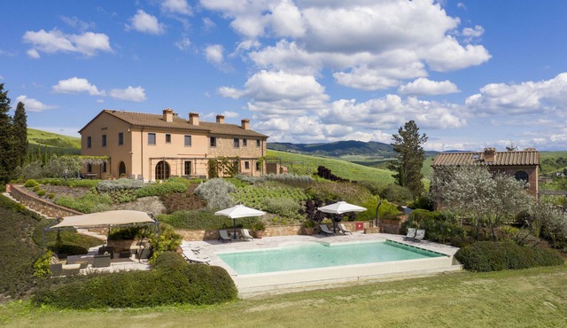 LUXURY COTTAGE WITH POOL & BREATHTAKING VIEW - NEXT TO A GOLF COURSE (PENDOLINO)