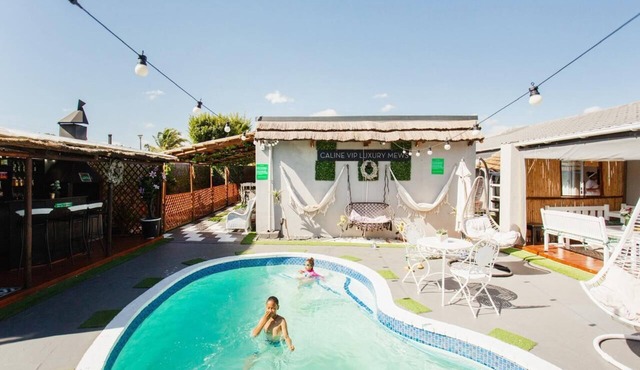 Luxury guest house able to assist from 2 to 18 peoples sharing room in Cape town