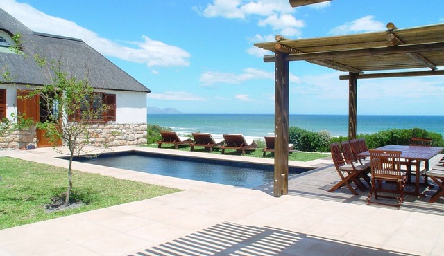 Luxury Historic Villa, Best Position In Hermanus with inverter for blackouts!