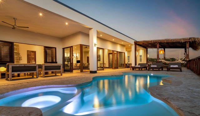 Luxury holiday villa with full view of Caribbean Sea and Klein Bonaire