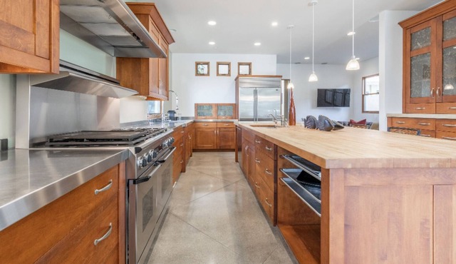 Luxury in the Heart of Coronadel Mar - Chefs Dream Location!