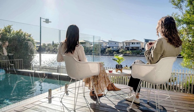 Luxury Lakeside Living at Birtinya