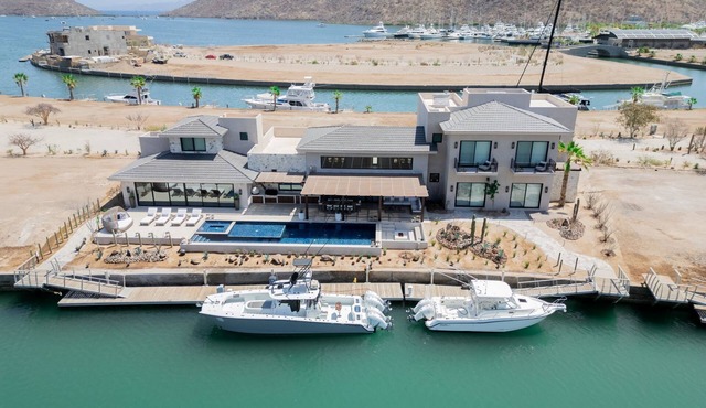 Luxury Loreto Villa - 6bdr - Waterfront - 150ft Private Dock - Gated Security