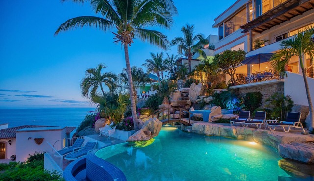 Luxury Pedregal Villa w/Infinity Pool, Cook, Pacific Ocean & Land's End Views