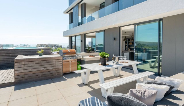 Luxury Penthouse-Living | Pool Deck | BBQ | Views