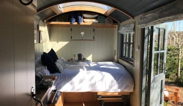 Luxury Shepherds Hut Juliet