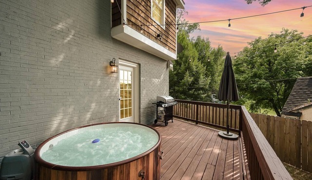 Luxury South End Retreat - Hot Tub - 4 Bedrooms