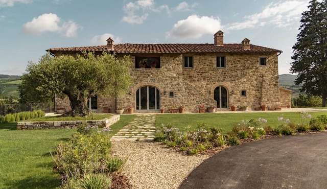 Luxury Villa in Radda Chianti,heatable Pool,Aircon,SPA room,gym room,sleep 10