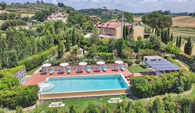 Luxury Villa in Tuscany with Pool near Pisa and Florence - Ten Bedrooms 20 pl