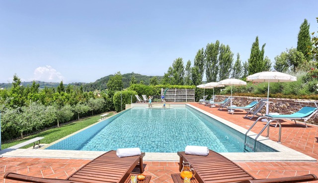 Luxury Villa in Tuscany with Pool near Pisa and Florence - Eight Bedrooms 14 pl