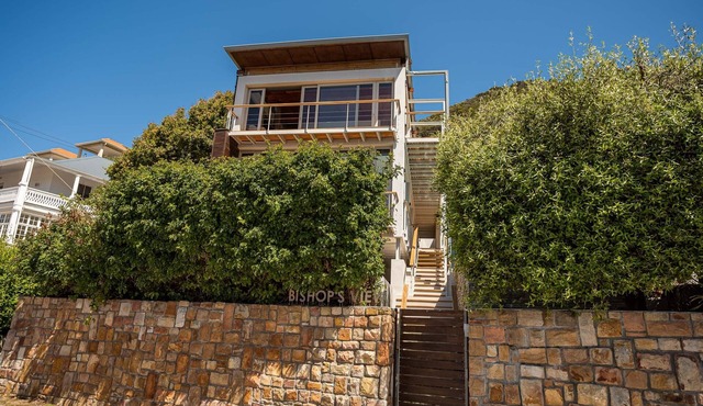 Luxury Villa is situated in the heart of Kalk Bay, on the warm False Bay coast.