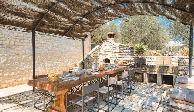 Luxury villa just 14 km from Florence. Sleeps 16 with sauna & gym!