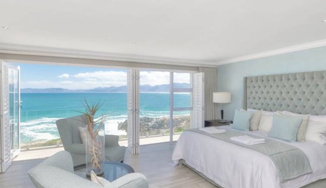 Luxury villa with ocean views in De Kelders