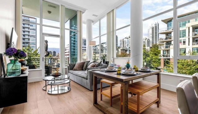 Luxury Waterfront 2BR| Harbor View| Pool| Hot Tub
